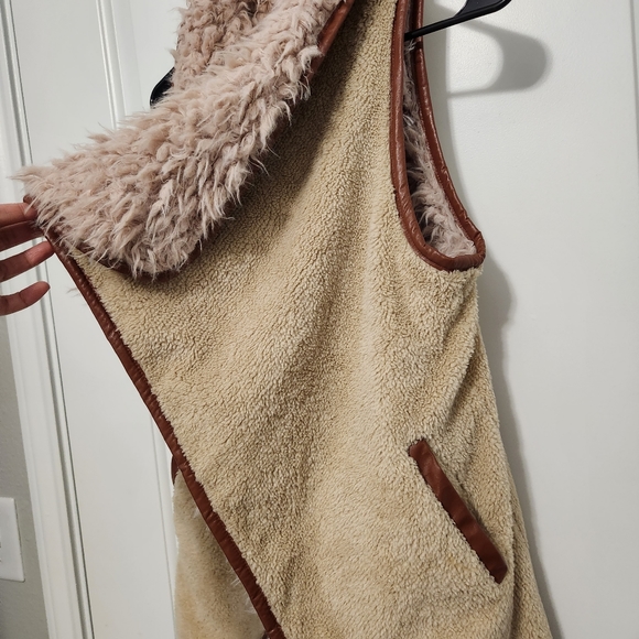 Simply Southern Collection Faux Sherpa Reversible Vest Size M - Picture 3 of 7